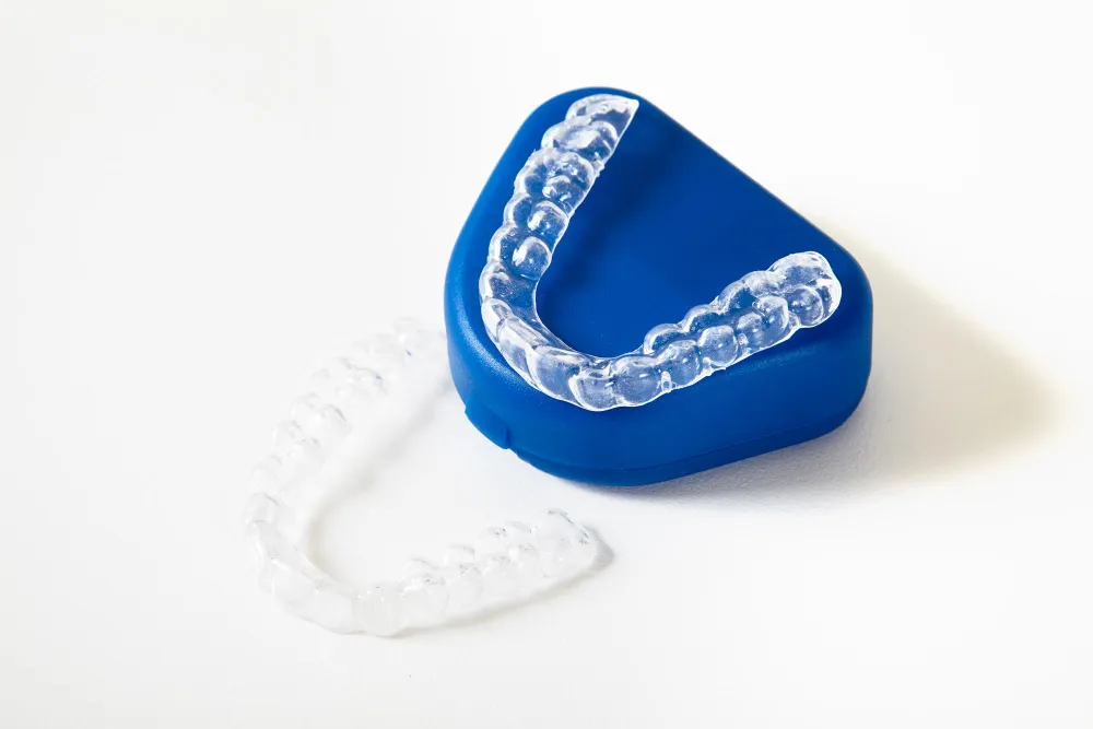 ¿Cómo limpiar los alineadores de Invisalign?