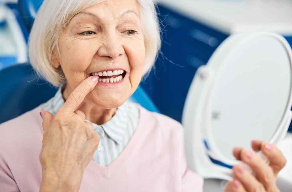 ¿Cómo cuidar la salud bucal en personas mayores?